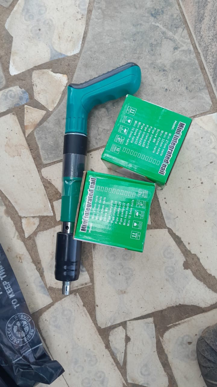 Gtools4you nail gun with two boxes of nails